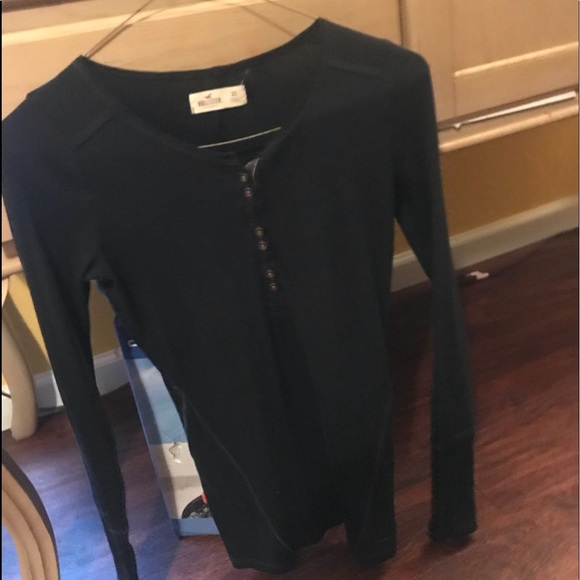 2 long sleeve hollister shirts - Picture 6 of 7